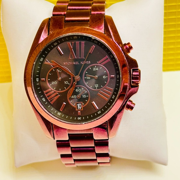 Michael Kors Purple Bradshaw Watch - Picture 2 of 9